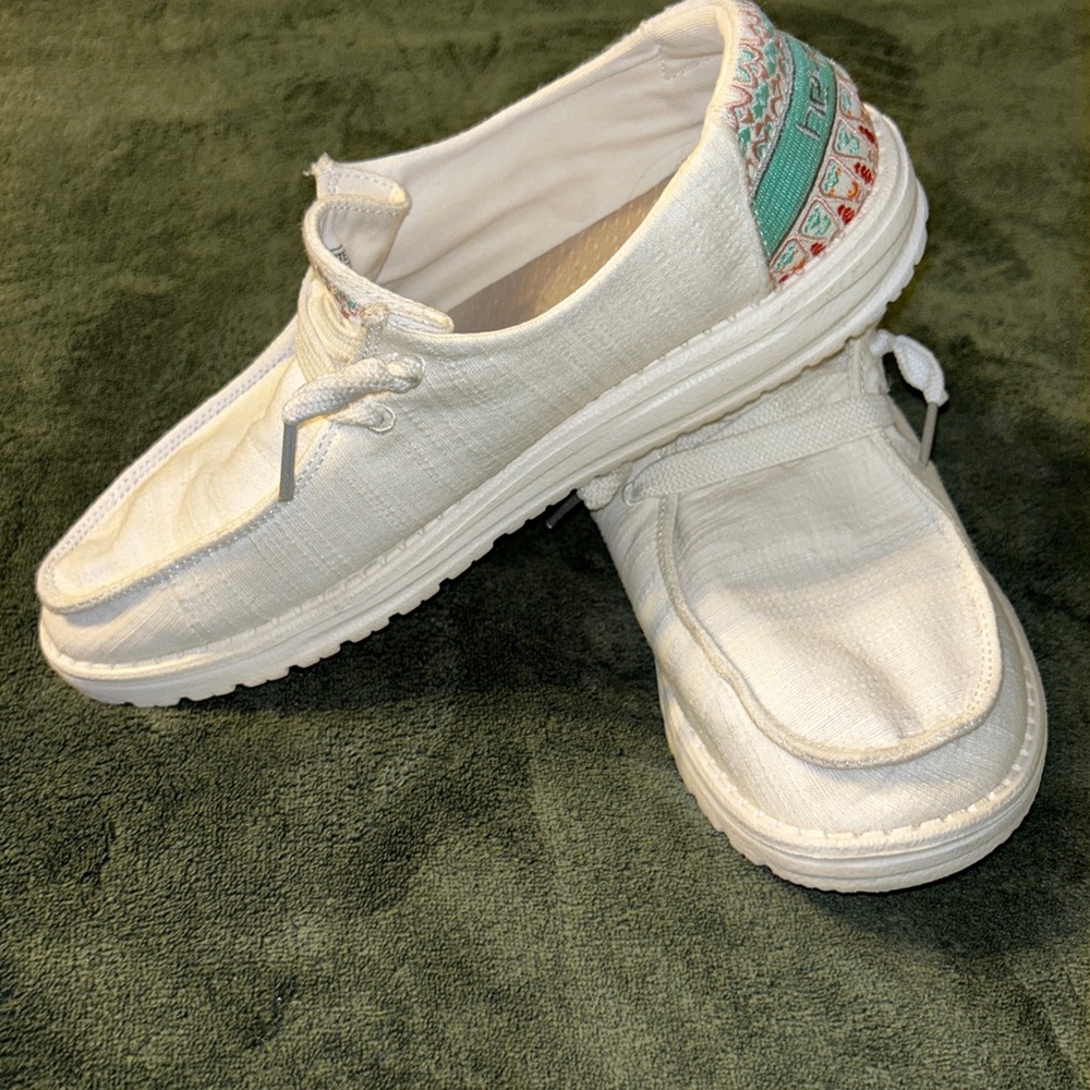 Hey Dude Wendy Flora Lily AWhite Shoes Slip On Boho Embroidered Womens Size 9